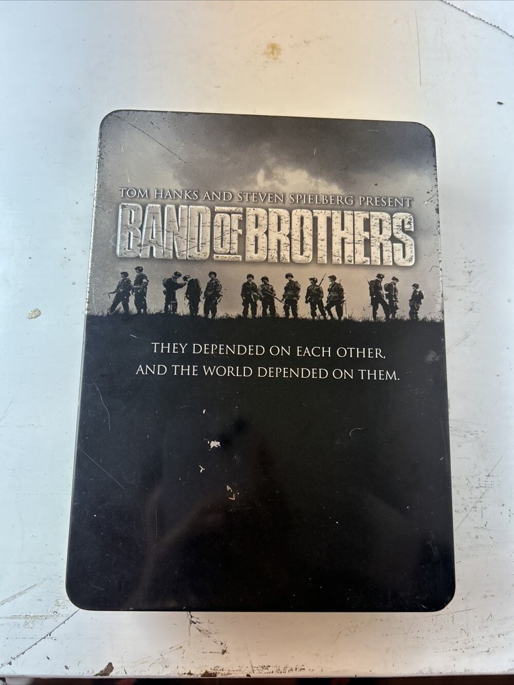 Band of Brothers 6-Disc DVD Tin Box HBO Tom Hanks Tom Hardy
